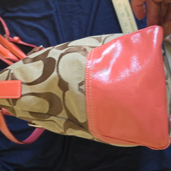 Coach Coral Tote 14L X 10 H X 8W measurements. - Picture 4 of 15